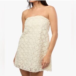 WeWoreWhat Cream Floral lace Dress